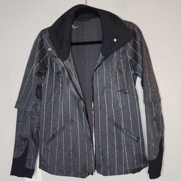 Brooks PureProject Shelter Womens Jacket Grey Herringbone. small. Reflective - Picture 8 of 16